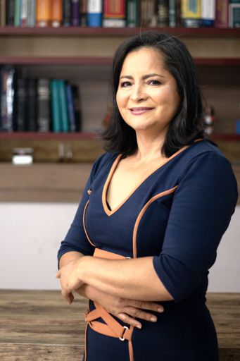 Retrato da Dra. Sandra Luz, advogada previdenciarista